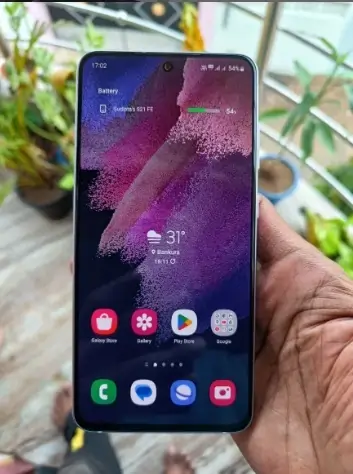 Galaxy S21 FE display